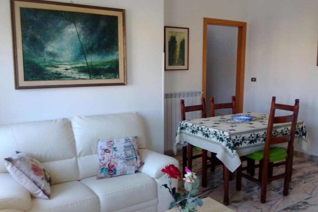 Apartmán Girasole A Due Passi Dal Mare Minturno Exteriér fotografie
